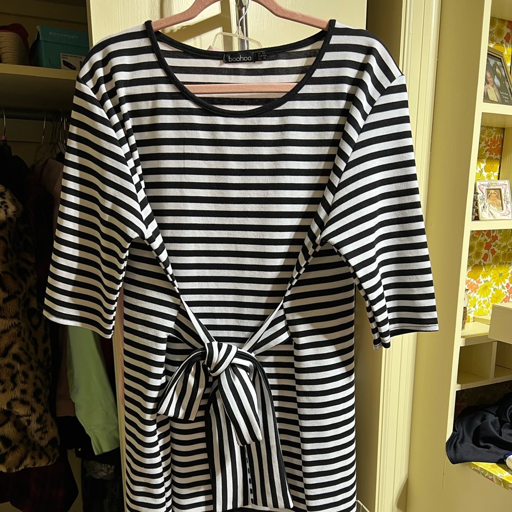 Boohoo Tie Front Dress